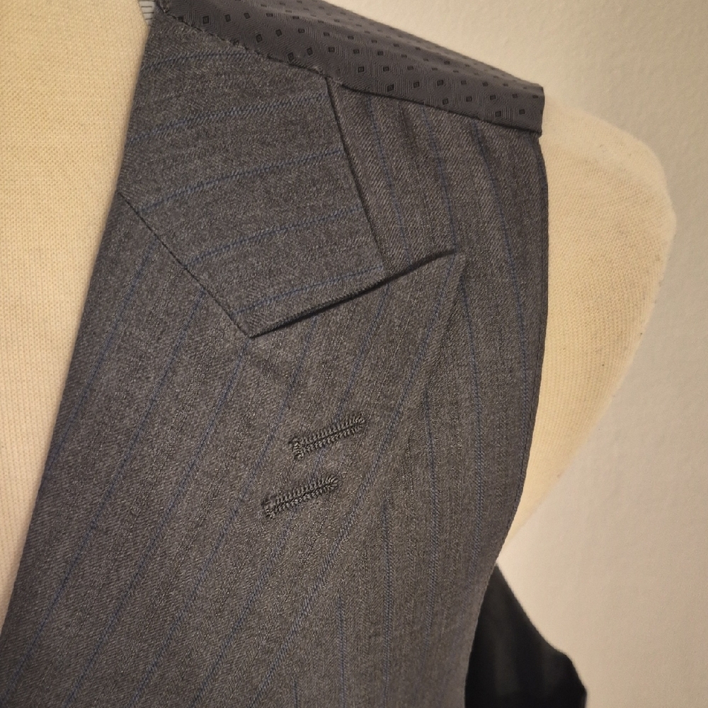 Elegant 3 Piece Double-Breasted Suit - Picture 7 of 11